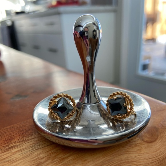 Vintage 1/20 12 KT Gold Filled Halo Square Screw On Earring - Picture 1 of 5